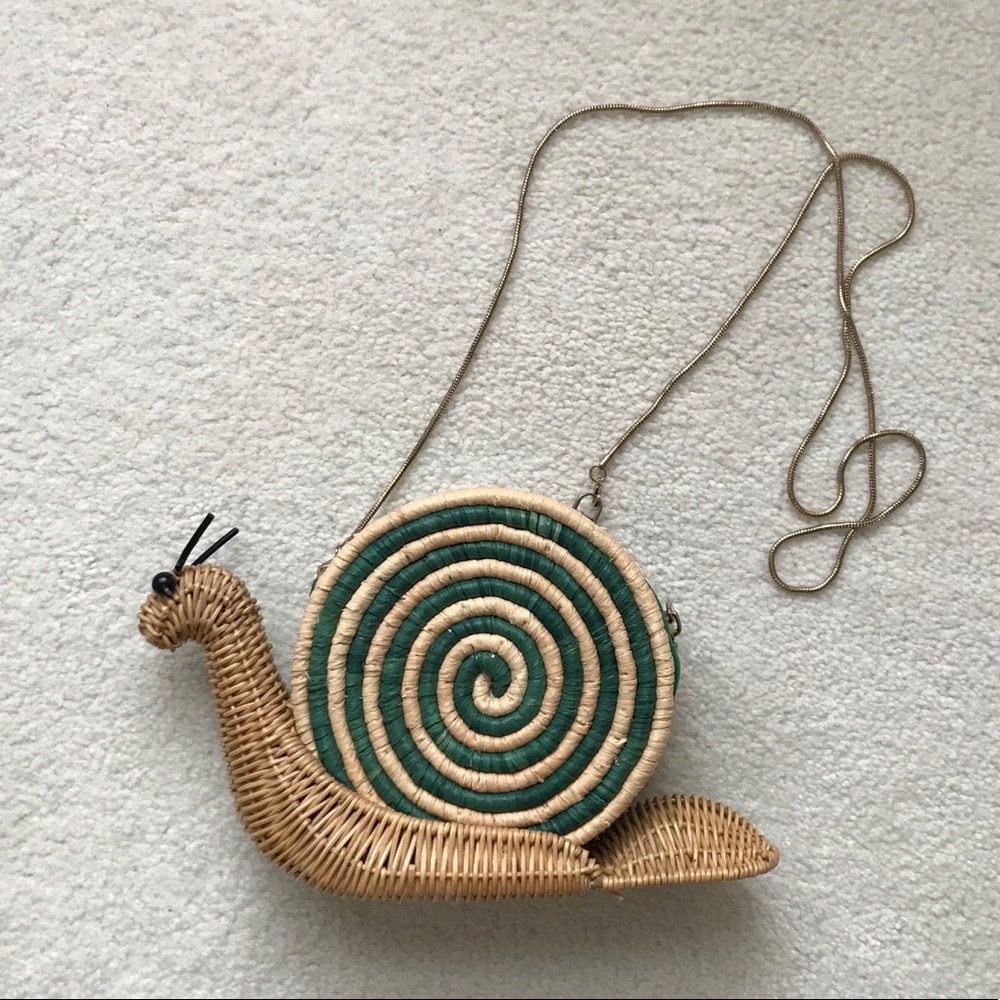 EUC Snail wicker purse.